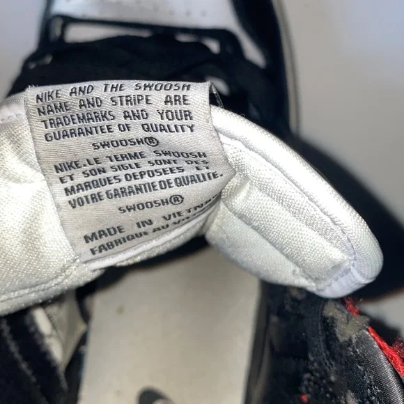 Air Jordan 1 Retro High Satin Black Toe